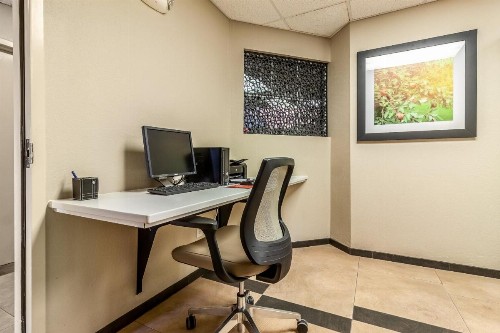 Candlewood Suites Lincoln an IHG Hotel - image 16