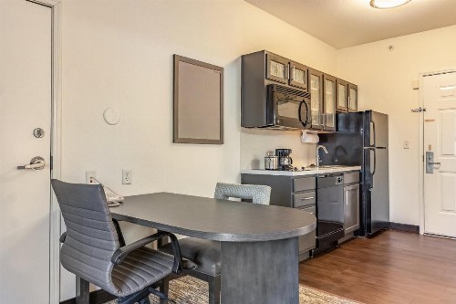 Candlewood Suites Lincoln an IHG Hotel - image 3