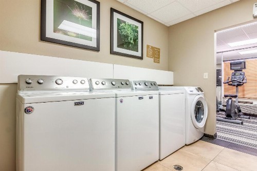 Candlewood Suites Lincoln an IHG Hotel - image 9