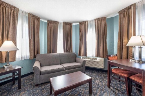 Quality Inn & Suites Lincoln - image 14