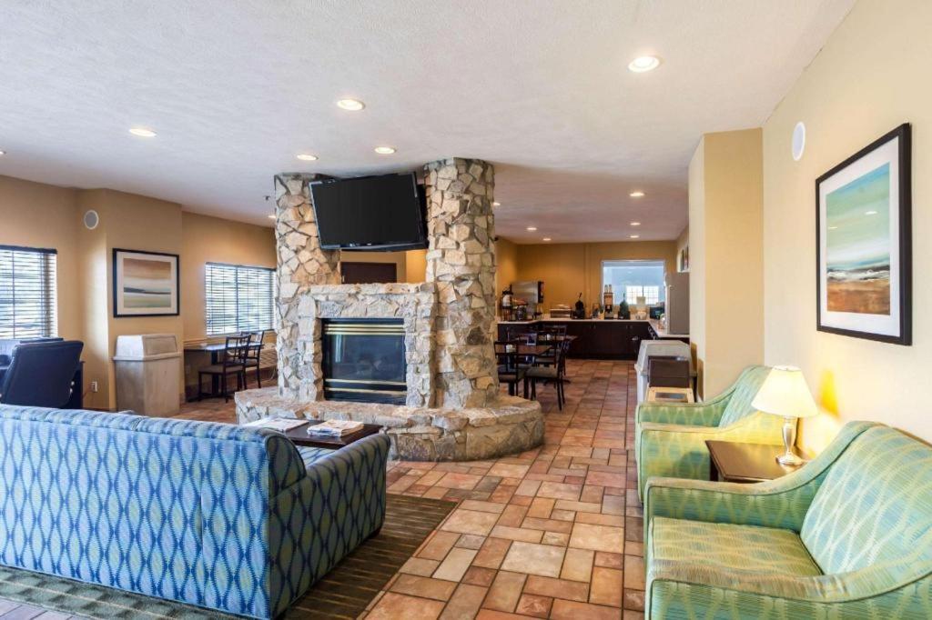 Quality Inn & Suites Lincoln - image 2