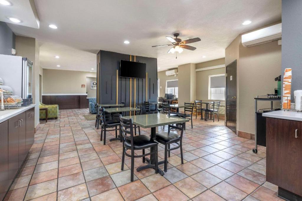 Quality Inn & Suites Lincoln - image 3