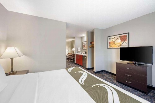 Quality Inn & Suites Lincoln - image 27