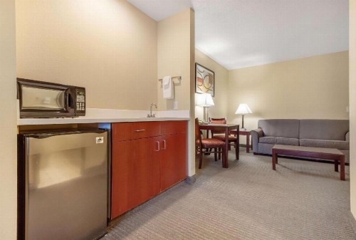 Quality Inn & Suites Lincoln - image 28