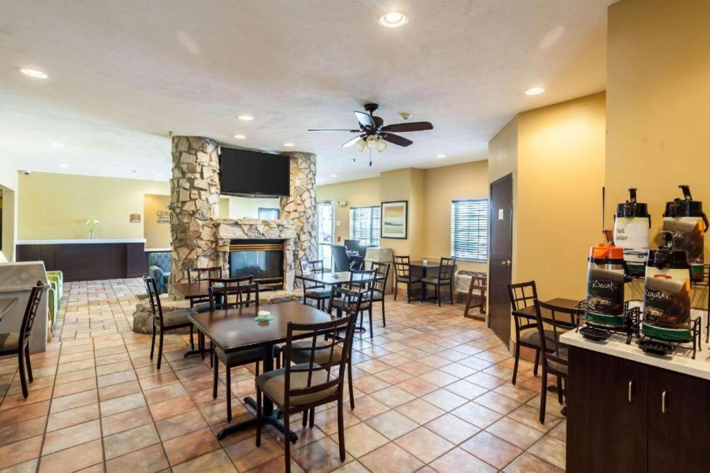 Quality Inn & Suites Lincoln - image 5
