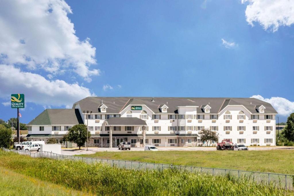 Quality Inn & Suites Lincoln - image 6