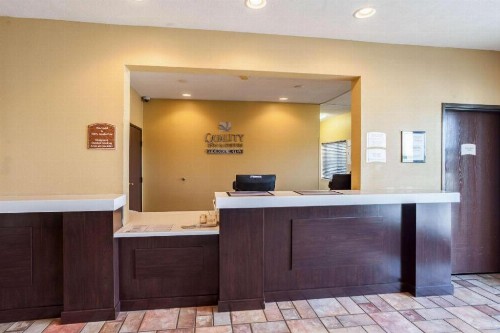 Quality Inn & Suites Lincoln - image 9