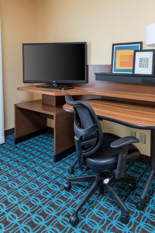 Fairfield Inn & Suites Lincoln - image 12