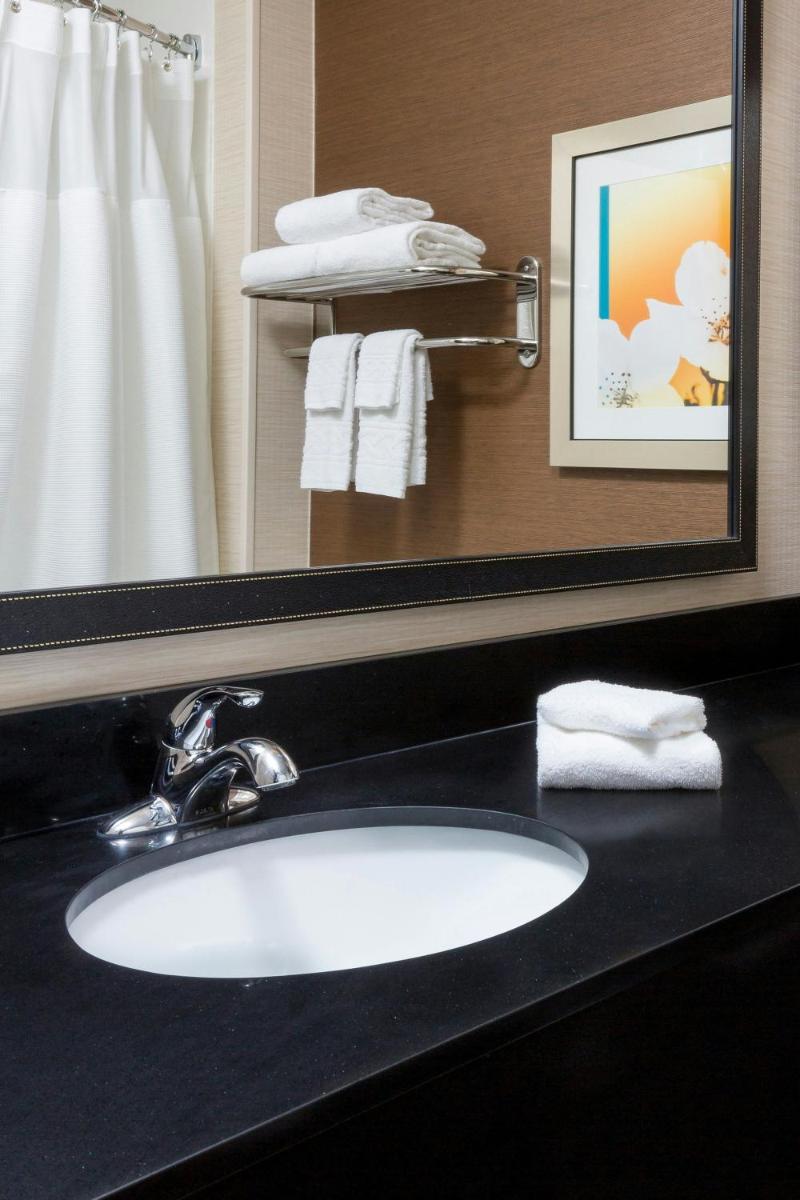 Fairfield Inn & Suites Lincoln - image 7