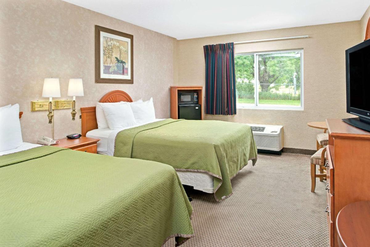 Travelodge by Wyndham Lincoln Airport I-80 - image 5