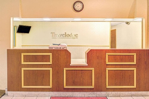 Travelodge by Wyndham Lincoln Airport I-80 - image 1