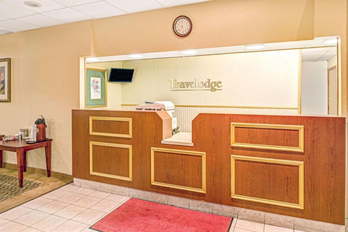 Travelodge by Wyndham Lincoln Airport I-80 - image 4