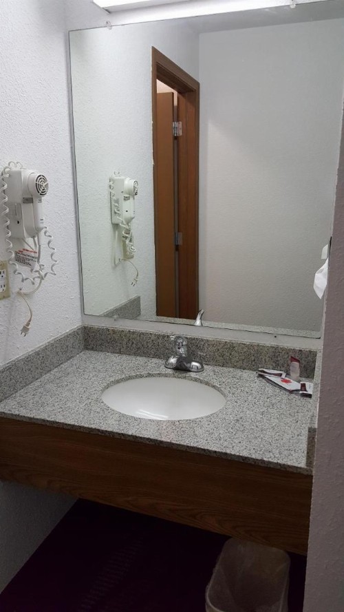 Horizon Inn - image 41