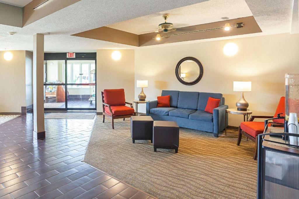Comfort Inn Lincoln I-80 - image 2