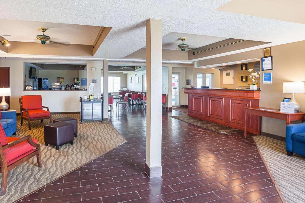 Comfort Inn Lincoln I-80 - image 3