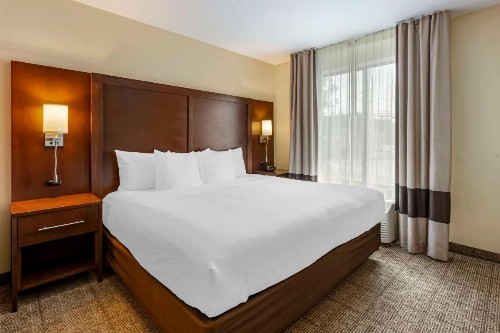 Comfort Suites Lincoln East - image 10