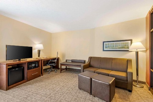 Comfort Suites Lincoln East - image 11
