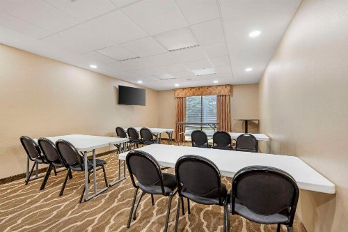 Comfort Suites Lincoln East - image 17