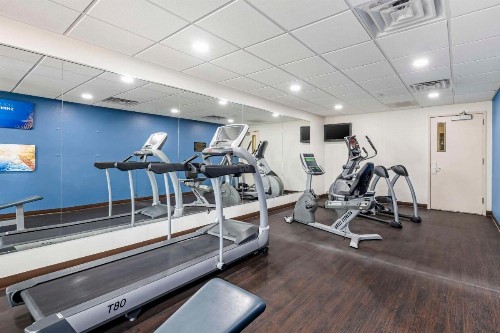 Comfort Suites Lincoln East - image 26