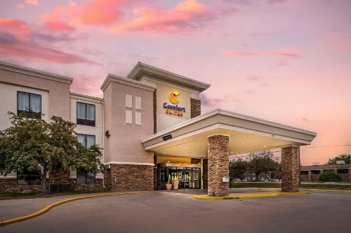 Comfort Suites Lincoln East - image 28