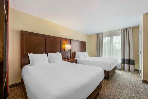 Comfort Suites Lincoln East - image 35