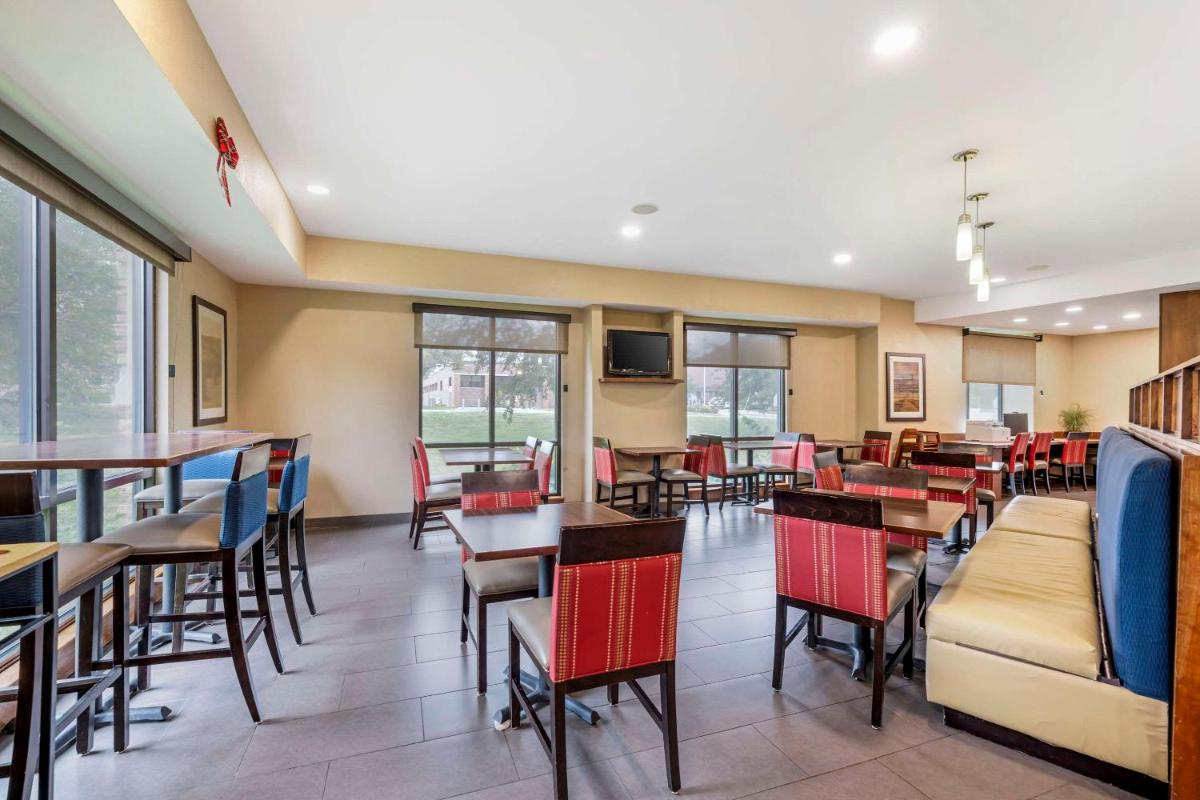 Comfort Suites Lincoln East - image 4