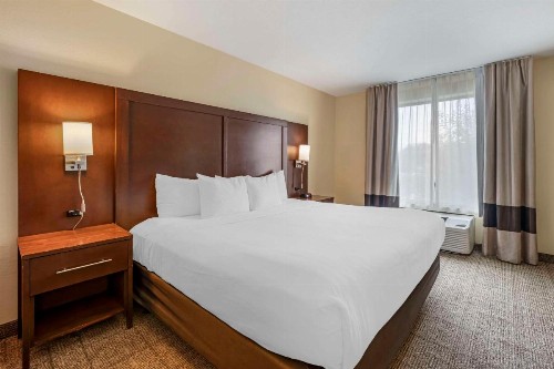 Comfort Suites Lincoln East - image 6