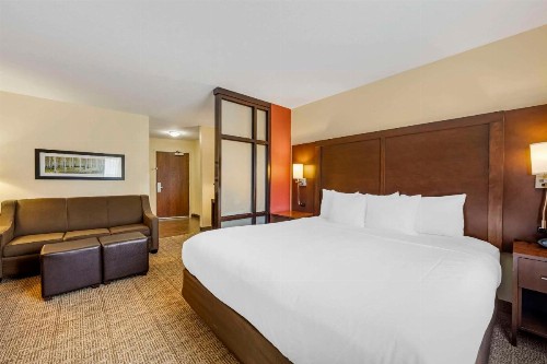Comfort Suites Lincoln East - image 8