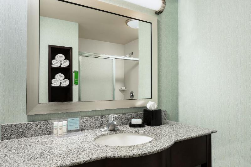 Hampton Inn and Suites - Lincoln Northeast - image 5