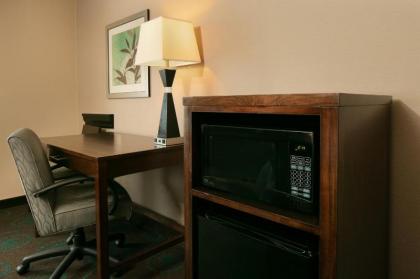 Hampton Inn and Suites - Lincoln Northeast - image 13