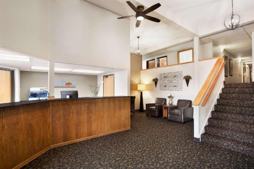 Super 8 by Wyndham Lincoln North - image 11