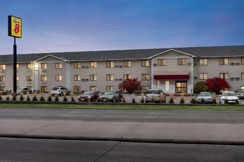 Super 8 by Wyndham Lincoln North - image 19