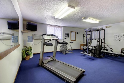 Super 8 by Wyndham Lincoln North - image 22