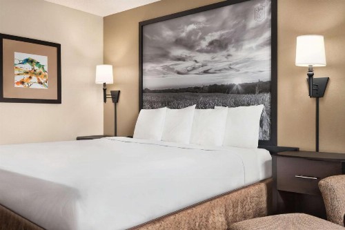 Super 8 by Wyndham Lincoln North - image 32
