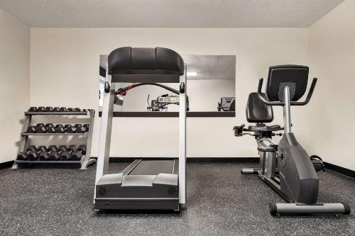 Super 8 by Wyndham Lincoln North - image 34