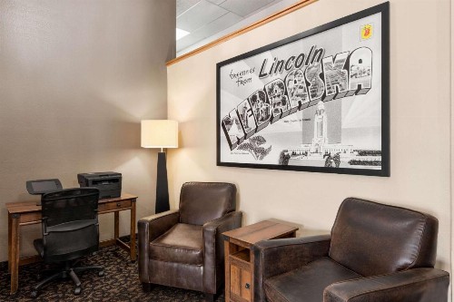 Super 8 by Wyndham Lincoln North - image 8
