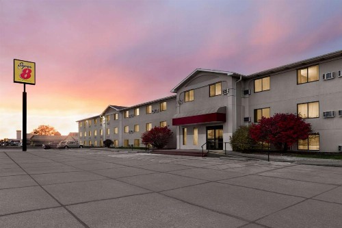 Super 8 by Wyndham Lincoln North - image 9
