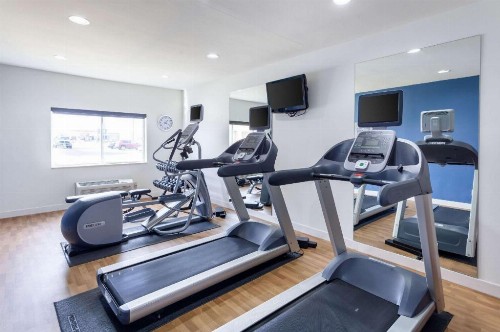 Comfort Suites University - image 10