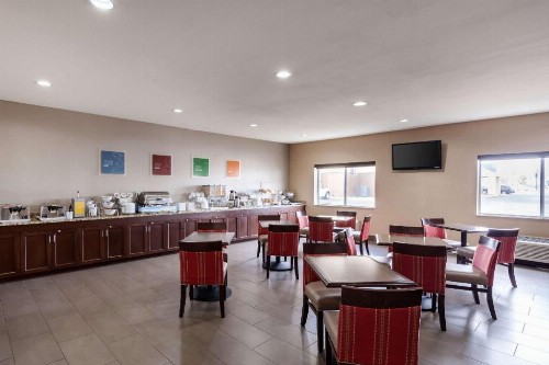 Comfort Suites University - image 14