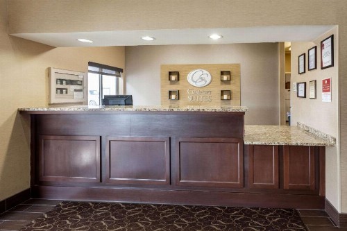 Comfort Suites University - image 5