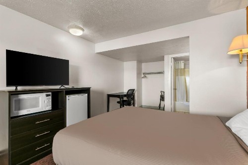 Americas Best Value Inn - Lincoln - image 11