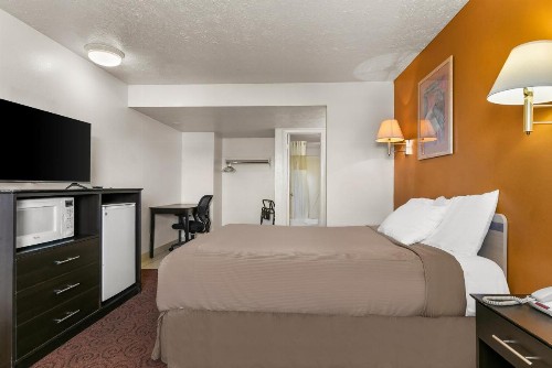 Americas Best Value Inn - Lincoln - image 14