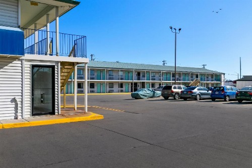Americas Best Value Inn - Lincoln - image 15