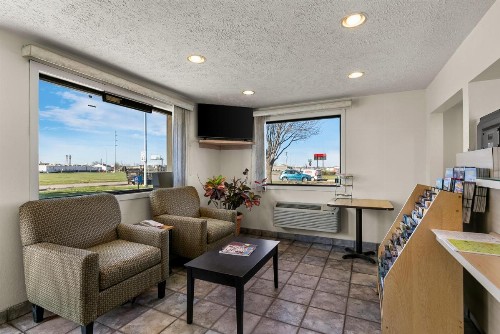 Americas Best Value Inn - Lincoln - image 2