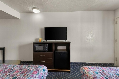 Americas Best Value Inn - Lincoln - image 21