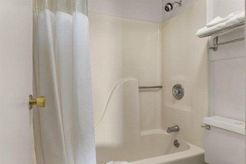 Americas Best Value Inn - Lincoln - image 22