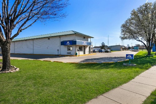 Americas Best Value Inn - Lincoln - image 26