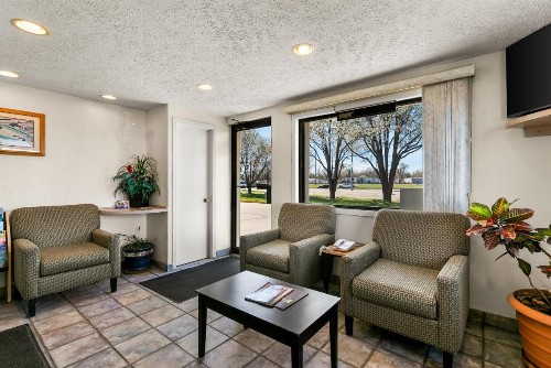 Americas Best Value Inn - Lincoln - image 27