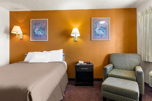Americas Best Value Inn - Lincoln - image 29