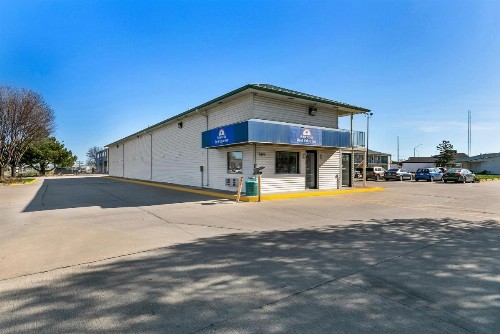 Americas Best Value Inn - Lincoln - image 3